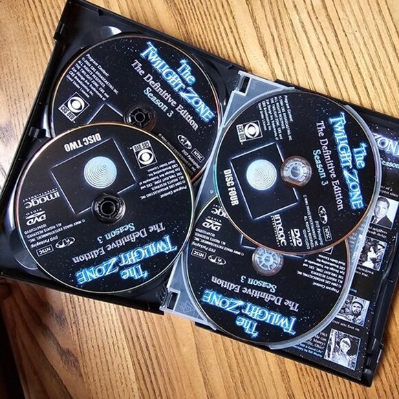 The Twilight Zone - The Complete Definitive Collection Season 3 (2004-2006 DVD) - Picture 3 of 3